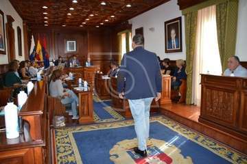Héctor León toma posesión como concejal en Telde (Foto TA y Daniel Amador)